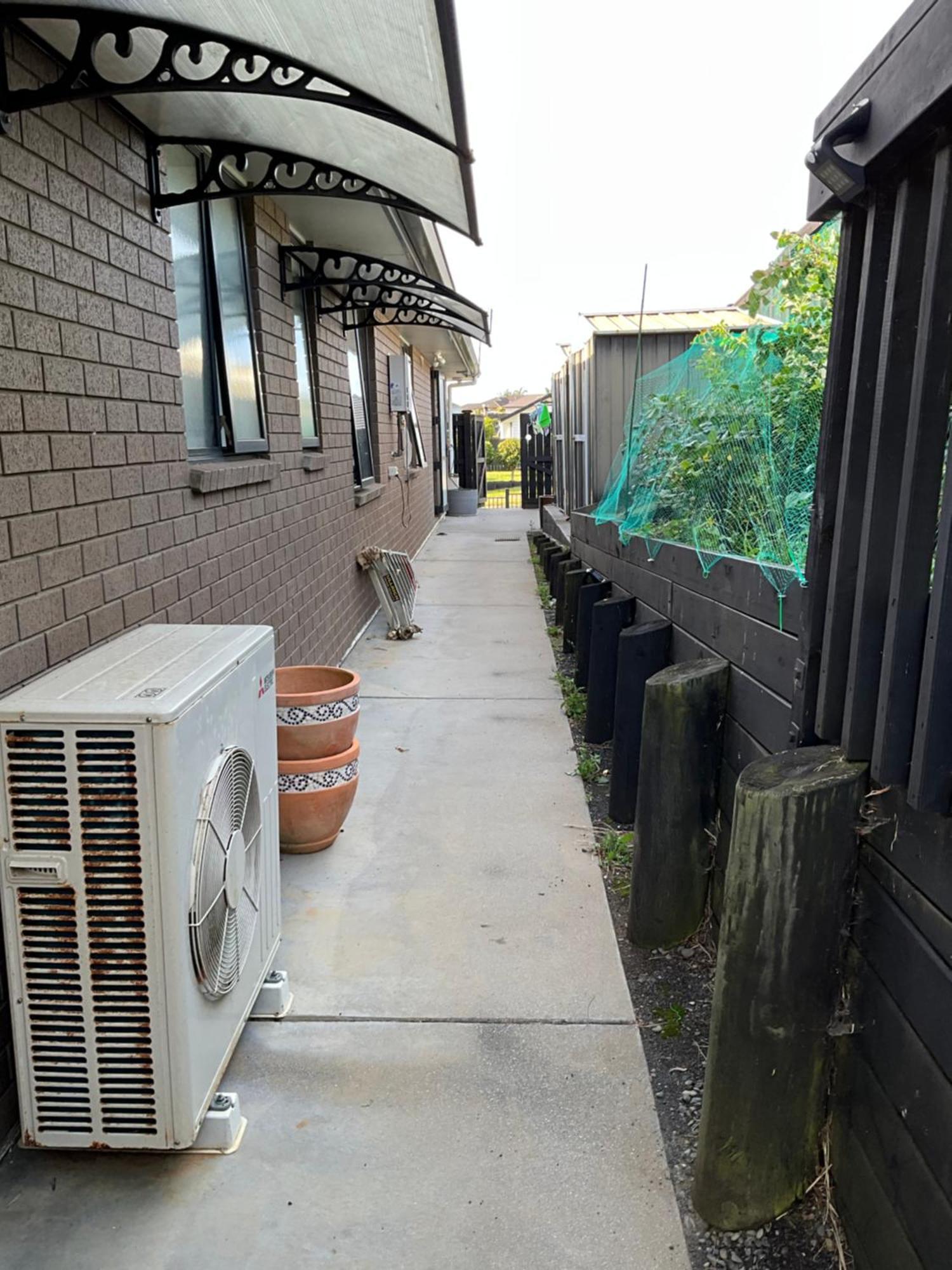 New Two Bedroom House Attached To Main House * Pukekohe